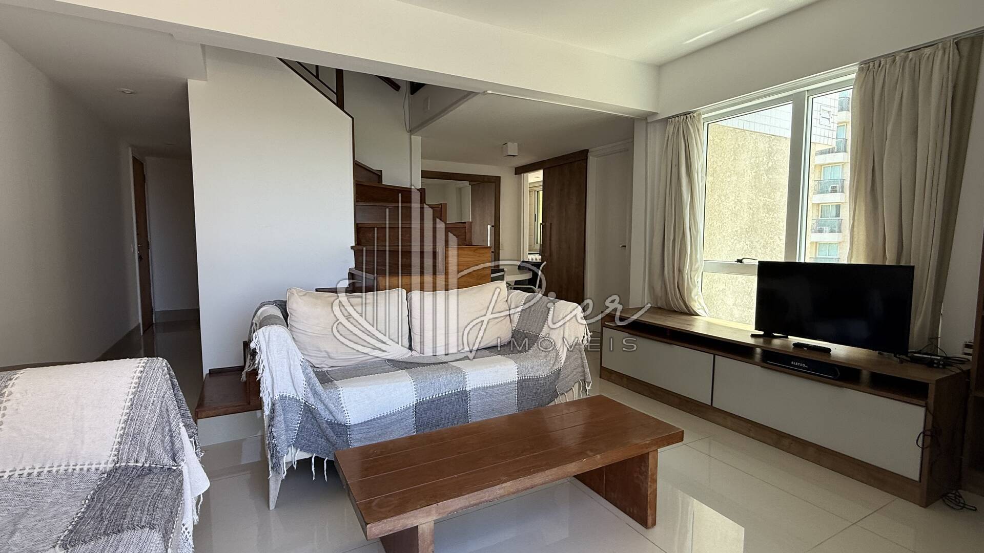 Apartamento à venda e aluguel com 2 quartos, 100m² - Foto 2